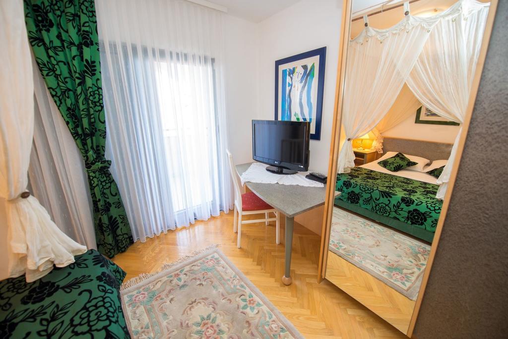 Apartments Marija Near Center Vodice Bagian luar foto