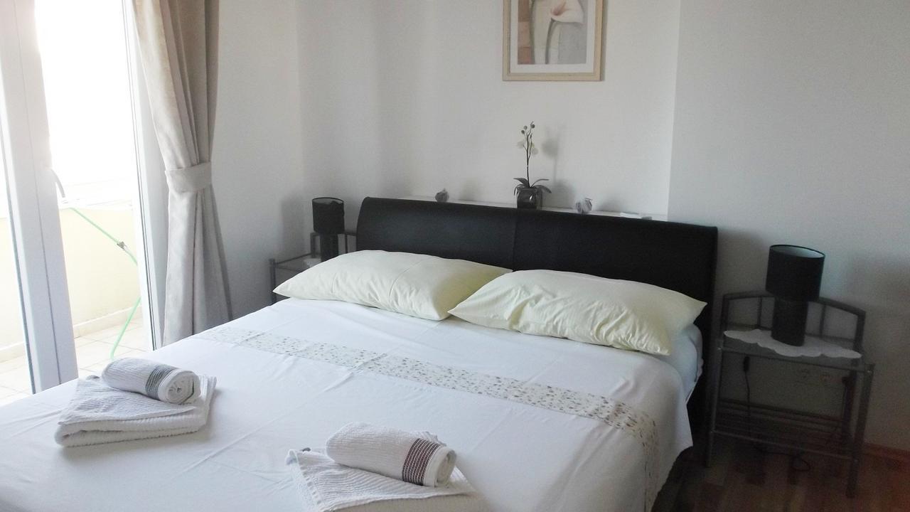 Apartments Marija Near Center Vodice Ruang foto